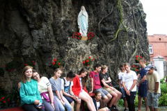 09 przy Grocie Matki Bożej z Lourdes w Śliwicach