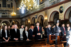 22 młodzież i ich świadkowie w kościele
