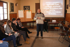 50--p. Mirosław prowadzi spotkanie na temat przyjaźni