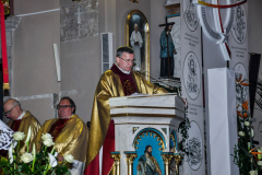 71 ks. Proboszcz głosi homilię